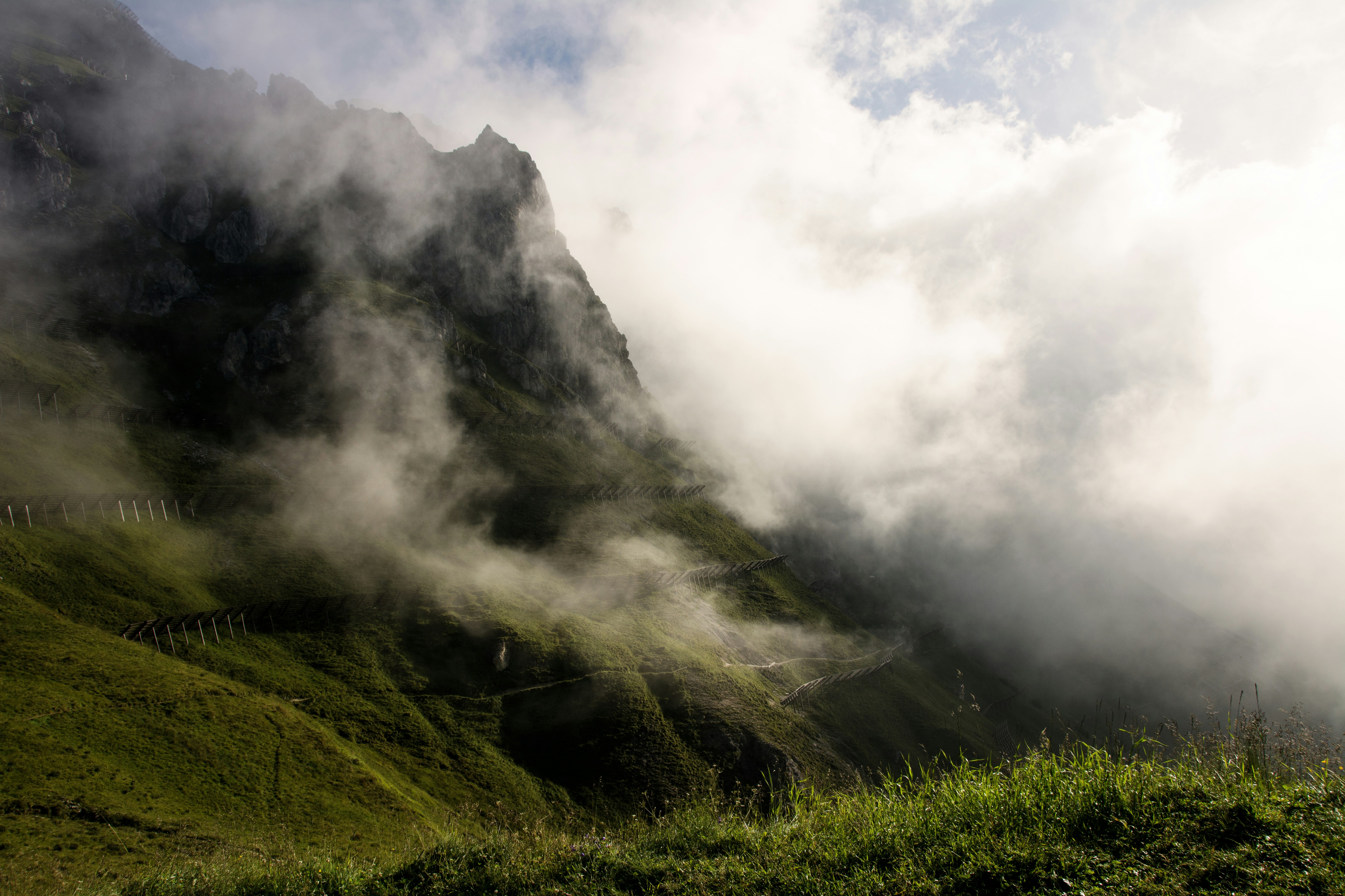 Neblige Berglandschaft rund um das Kamptal